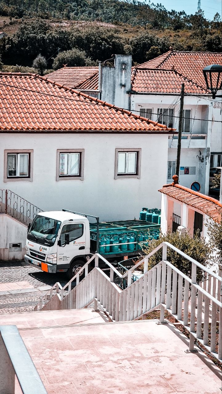 The Gas Bottle, and What It Taught Me About Time in Central Portugal